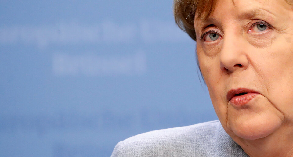 German Chancellor Angela Merkel's conservative Christian Democrats have opened a seven-point lead over the center-left Social Democrats five months ahead of the Sept. 24 election, according to a poll on Sunday (30/04) in the Bild am Sonntag newspaper. (Reuters Photo/Christian Hartmann)