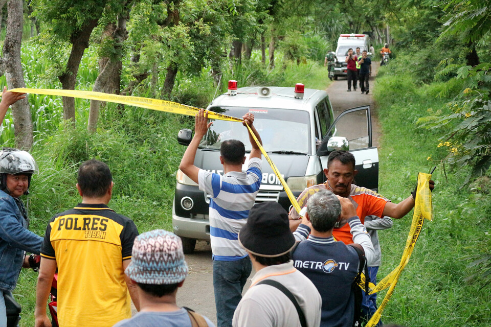 Police shot dead six suspected terrorists in Tuban, East Java, on Wednesday (08/04). (Antara Photo/Aguk Sudarmojo)