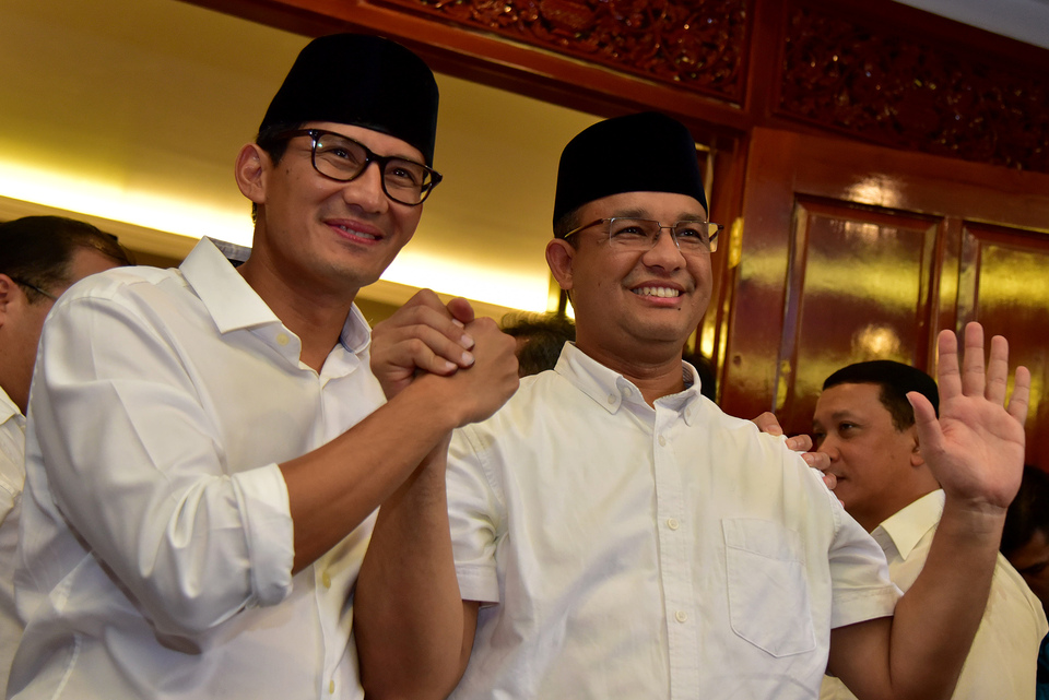 Jakarta Governor-elect Anies Baswedan, right, and his deputy, Sandiaga Uno, have confirmed that their administration will continue with the implementation of the e-budgeting system when they take over in October. (Antara Photo/Dedi Wijaya)