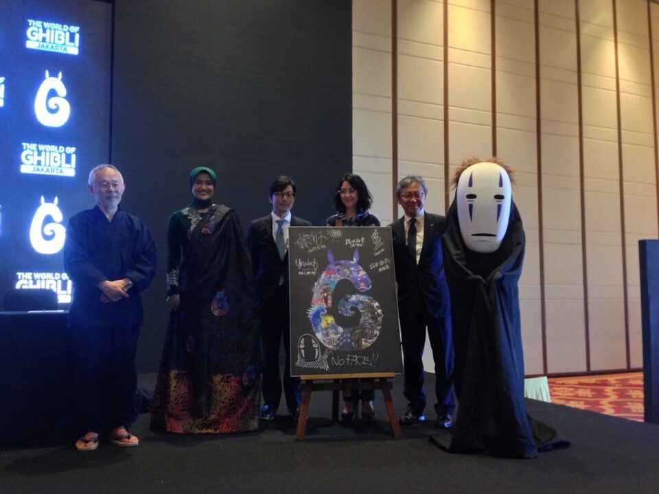 Toshio Suzuki, left, Willawati, Tommu Fukuda, Sherina Munaf, Tetsuya Sakurai and Kaonashi  from 'Spirited Away' pose in front of the World of Ghibli Jakarta logo. (JG Photo/Lisa Siregar)