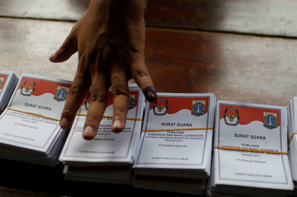 President Joko 'Jokowi' Widodo's electability in next year's election remains high compared with that of his rival, Prabowo Subianto, with the incumbent generally perceived as having more desirable qualities, the results of national survey showed this week. (Reuters Photo/Beawiharta)