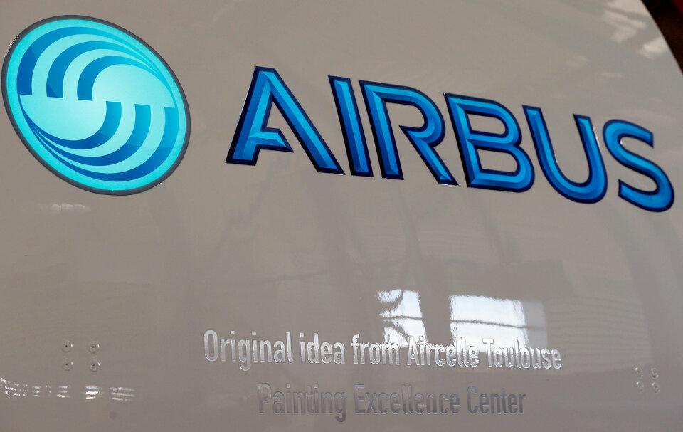 Airbus, a French aircraft manufacturer, is mulling a plan to build a maintenance facility in Indonesia in partnership with Dirgantara Indonesia, a minister said on Tuesday (24/10).(Reuters Photo/Regis Duvignau)