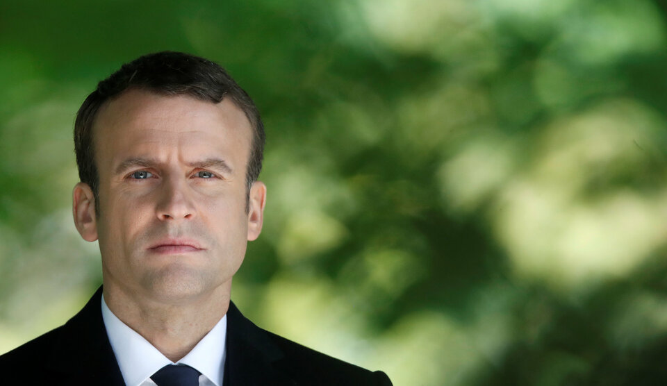 New French President Emmanuel Macron is promising tough talk at his first meeting with Vladimir Putin on Monday (29/05), following an election campaign when his team accused Russian media of trying to interfere in the democratic process.(Reuters Photo/Christian Hartmann)