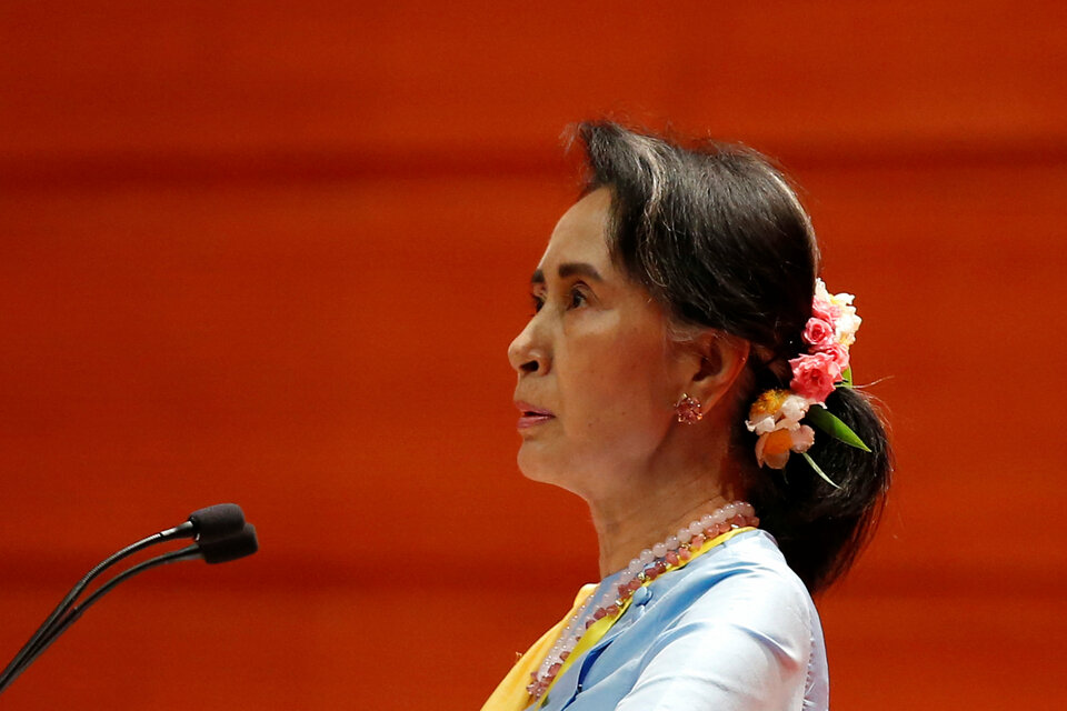 Myanmar leader Aung San Suu Kyi has come under pressure from countries with large Muslim populations including Bangladesh, Indonesia and Pakistan to stop violence against Rohingya Muslims after nearly 125,000 of them fled to Bangladesh. (Reuters Photo/Soe Zeya Tun)