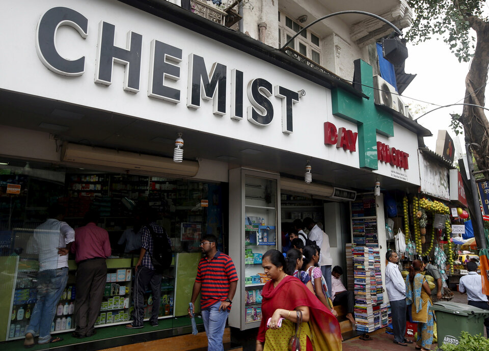 India's plan to bring in a law to ensure doctors prescribe medicines only by their generic names risks proliferating the sale of substandard drugs in a country where regulation is already lax, doctors and pharmaceutical executives say. (Reuters Photo/Shailesh Andrade)