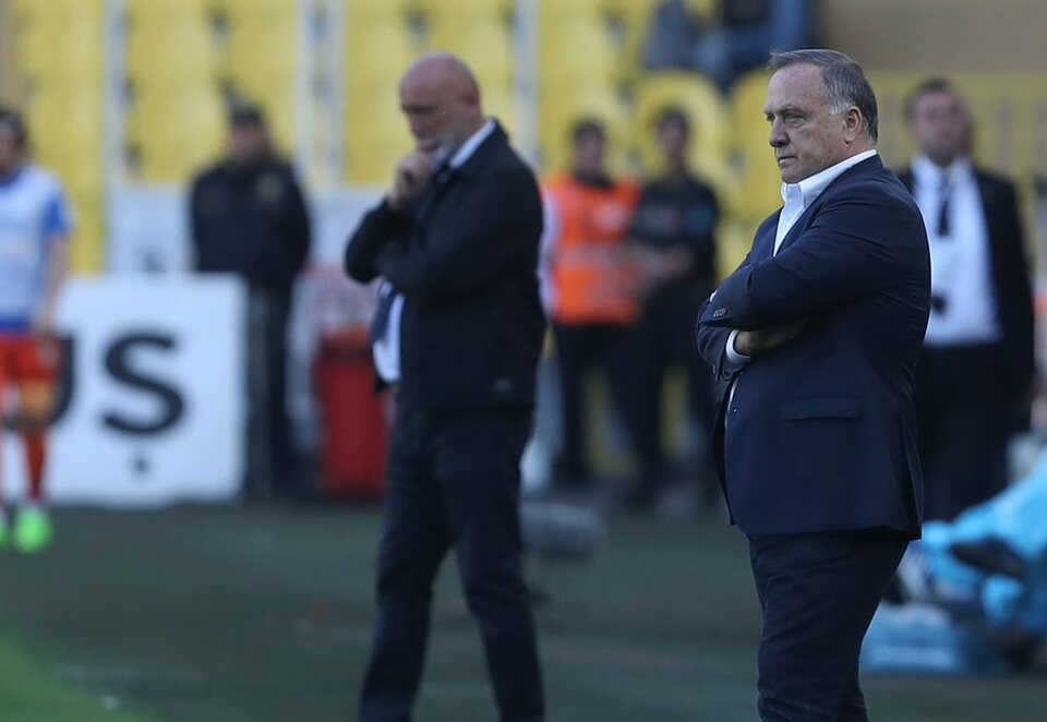 Veteran coach Dick Advocaat, right, is to take charge of the Dutch national team for a third time to try to revive its faltering campaign to qualify for next year's World Cup in Russia. (Photo courtesy of Twitter/Fenerbahce)