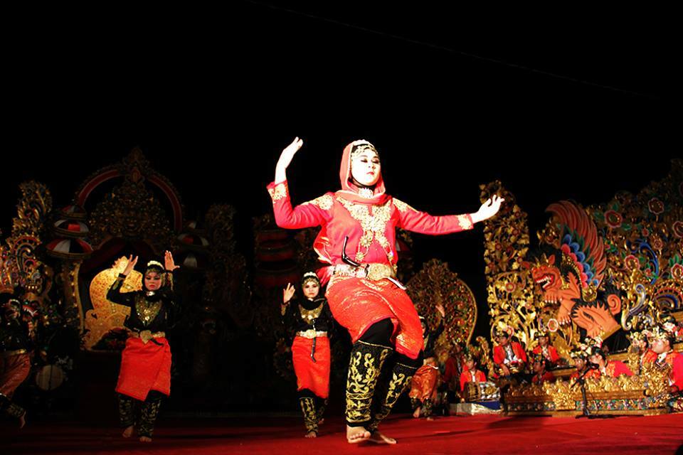 In an effort to promote Aceh as the primary destination of halal tourism, the Aceh Tourism Agency showcased cultural dances, travel packages and local products at two recent events in Singaraja, Bali on Wednesday (17/05)  to Sunday.(Buleleng District Photo)