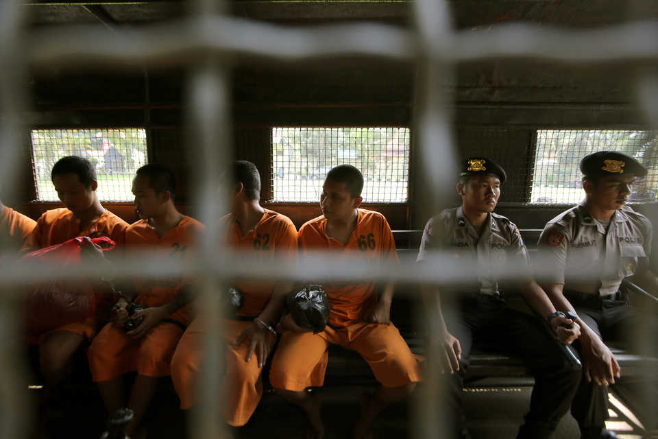 A file photo showing detainees in police custody. Police have concluded questioning on Thursday (11/05) of a suspect allegedly involved in last month's acid attack on senior Corruption Eradication Commission (KPK) investigator Novel Baswedan. (Antara Photo/Irfan Anshori)
