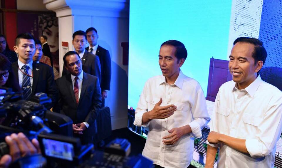 President Joko 'Jokowi' Widodo spent some leisure time at Madame Tussauds Museum in Hong Kong on Monday (01/05), where he and first lady Irana Widodo enjoyed a fun-filled photoshoot with wax figures of some of history's most recognizable leaders.  (State Palace Press Photo)