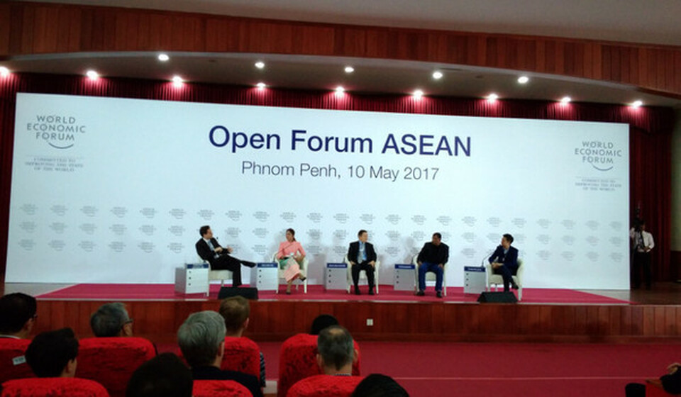 A young population and the prospect of a growing digital economy are expected to bring prosperity to people in Southeast Asia, participants in a panel discussion at a World Economic Forum event in Phnom Penh, Cambodia, said on Thursday (11/05). (B1Photo)