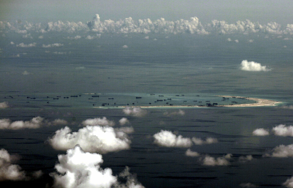 Southeast Asian nations will not take a relative calm in the dispute over the South China Sea for granted, according to a draft of a statement to be issued during a summit meeting in Manila on Monday (13/11). (Reuters Photo/Ritchie B. Tongo)