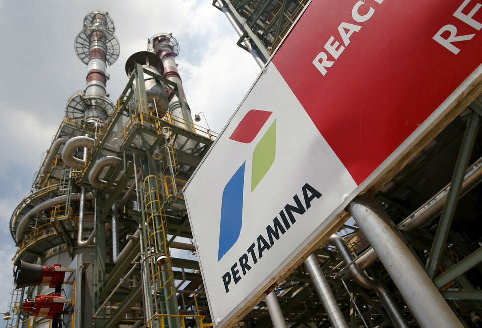 Pertamina is seeking government approval to divest assets to help shield it from rising crude oil prices and a rupiah that is at its lowest level in more than two and a half years. (Reuters Photo/Darren Whiteside)