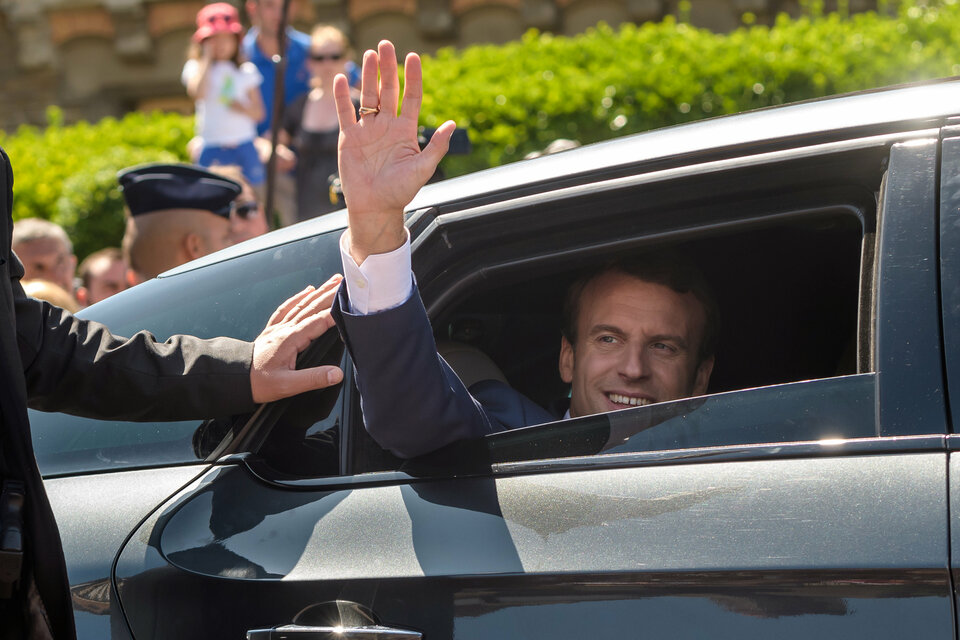 There will be no room for debate in parliament and democracy will be stifled if French President Emmanuel Macron wins the landslide parliamentary majority pollsters are predicting, his rivals said after Sunday's (11/06) first round of voting. (Reuters Photo/Christophe Petit Tesson)