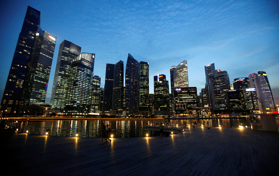 Singapore invited Human Rights Watch on Wednesday (28/03) to give evidence at a parliamentary hearing on 'fake news' as a dispute grew between the New York-based group and the city-state. (Reuters Photo/Edgar Su)