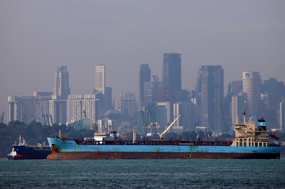 Tankers pass the skyline of Singapore.  (Reuters Photo/Edgar Su)