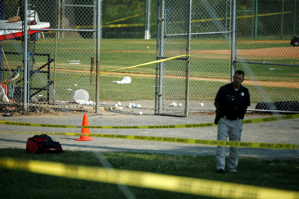 A police officer mans a shooting scene after a gunman opened fire on Republican members of Congress during a baseball practice near Washington in Alexandria, Virginia,  June 14, 2017.  (Reuters Photo/Joshua Roberts)