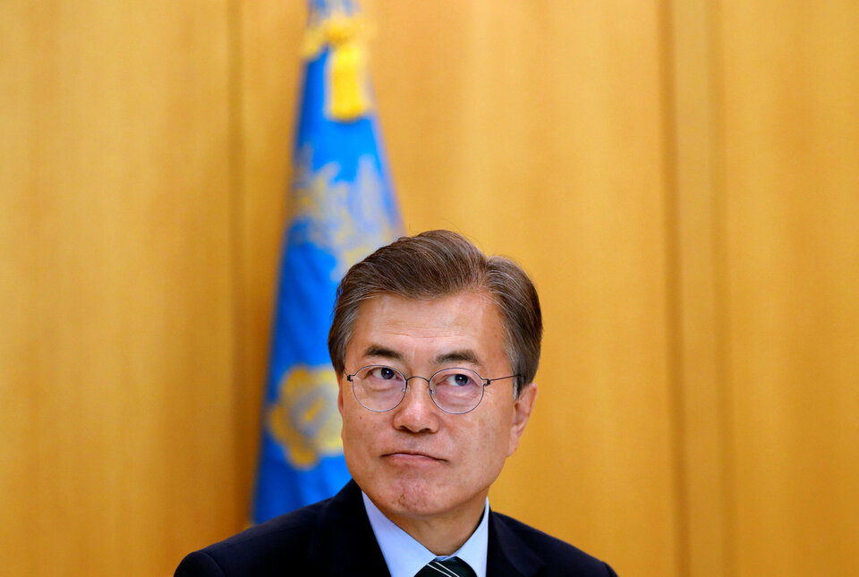 South Korean President Moon Jae-in said on Thursday (22/06) that China should do more to rein in North Korea's nuclear program and he would call on President Xi Jinping to 'lift all measures' against South Korean companies taken in retaliation against Seoul's decision to host a United States antimissile defense system. (Reuters Photo/Kim Hong-ji)