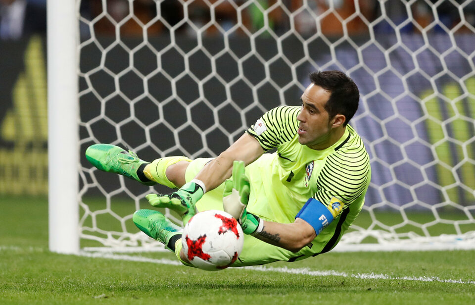 Chile’s Claudio Bravo saves from Portugal’s Nani to win the penalty shootout  in FIFA Confederations Cup Russia 2017 semi final match at Kazan Arena, Kazan, Russia on Wednesday (28/06).