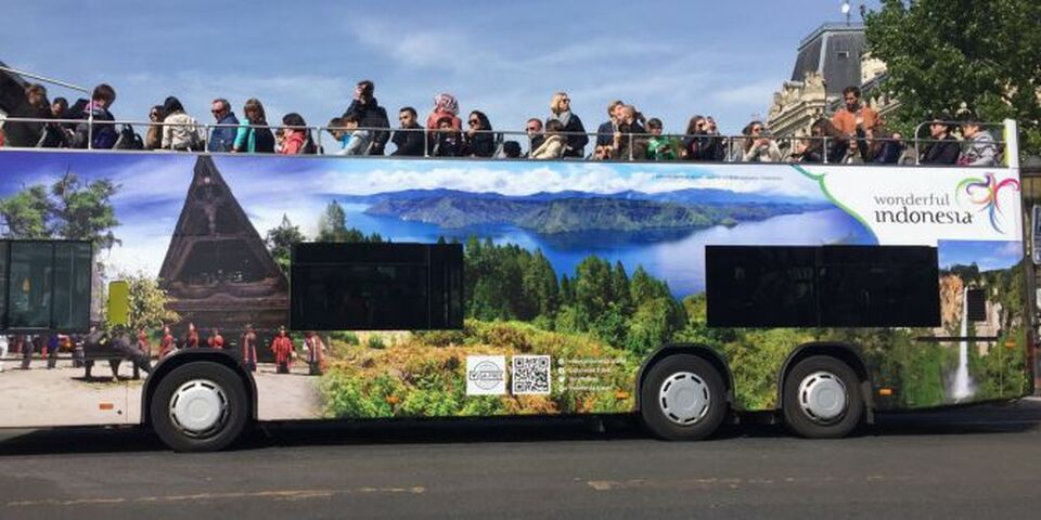A Wonderful Indonesia bus on a tour of Europe. 'Wonderful Indonesia' is the the official tagline of the Tourism Ministry's latest marketing campaign. (Photo courtesy of the Tourism Ministry)