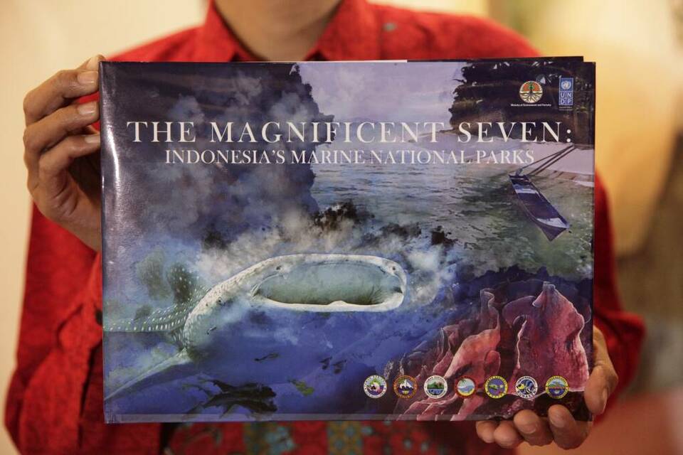 The government, in partnership with the United Nations Development Programme, or UNDP, launched a tourism-oriented photography book in Jakarta on Friday (02/06) to highlight the natural beauty of Indonesia's coral reefs and ocean life. (Photo Courtesy of Twitter/Tourism Ministry)