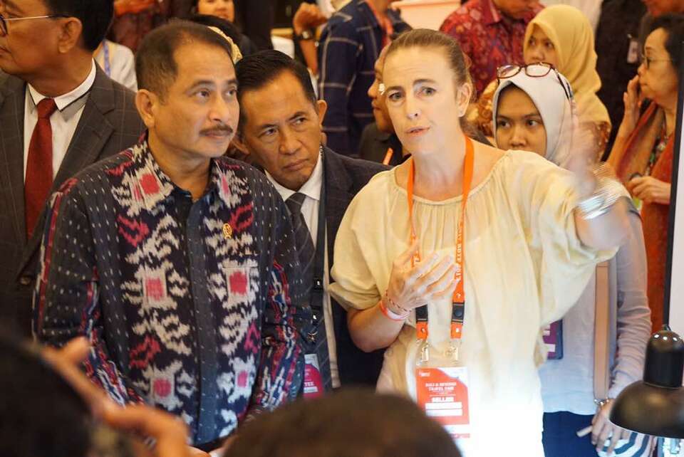Minister Arief Yahya (left) and Poly Purser from John Hardy Jewelry at the Bali and Beyond Travel Fair in Nusa Dua, Bali, on Saturday (10/06). (Photo Courtesy of Bali and Beyond Travel Fair)