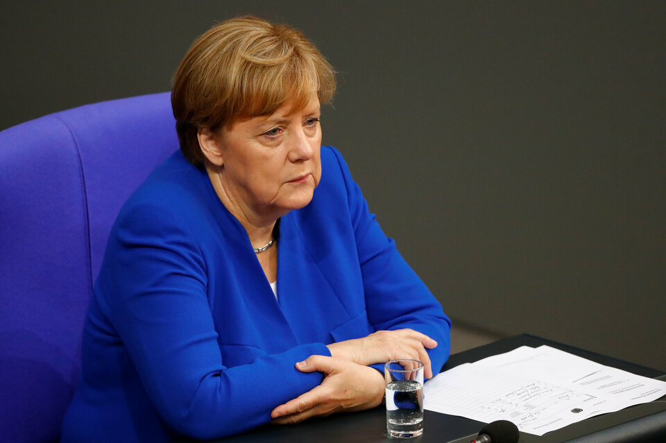 German Chancellor Angela Merkel will speak with Russian President Vladimir Putin as part of high-level talks aimed at increasing pressure on North Korea over its nuclear program, her spokesman said on Monday (11/09). (Reuters Photo/Fabrizio Bensch)