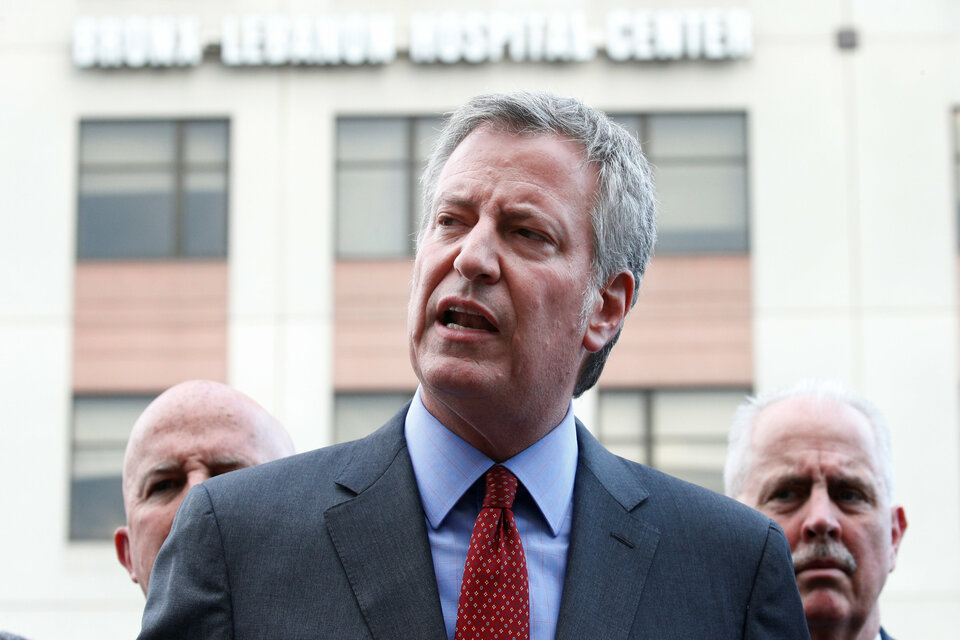 United States cities can create jobs and cut social inequality as they reduce global warming but must act quickly since the nation took a 'wrong turn' on climate change, New York Mayor Bill de Blasio said on Monday (24/07). (Reuters Photo/Brendan McDermid)