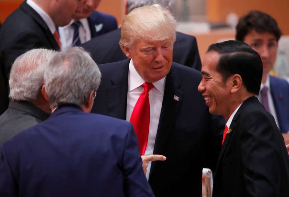 US President Donald Trump and Indonesia's President Joko Widodo talk during a working session at the G-20 leaders summit in Hamburg on July 8, 2017. (Reuters Photo/Wolfgang Rattay)