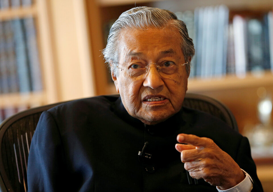 Leaders of Malaysia's ruling party have condemned violence that erupted at a forum where former prime minister Mahathir Mohamad was speaking, as political tension rises ahead of a general election that could be called in coming months. (Reuters Photo/Lai Seng Sin)