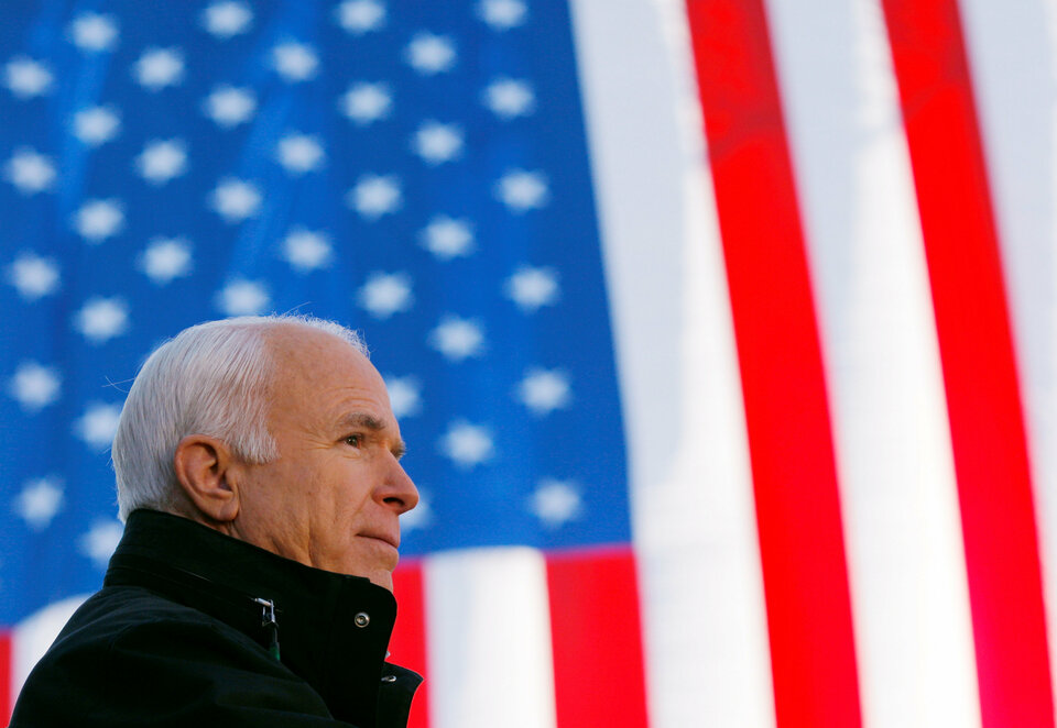News that US Senator John McCain has brain cancer triggered a wave of support on Thursday (20/07) from across the political spectrum for the often outspoken former Republican presidential candidate who survived five years captivity as a US Navy pilot during the Vietnam War.  (Reuters Photo/Brian Snyder)
