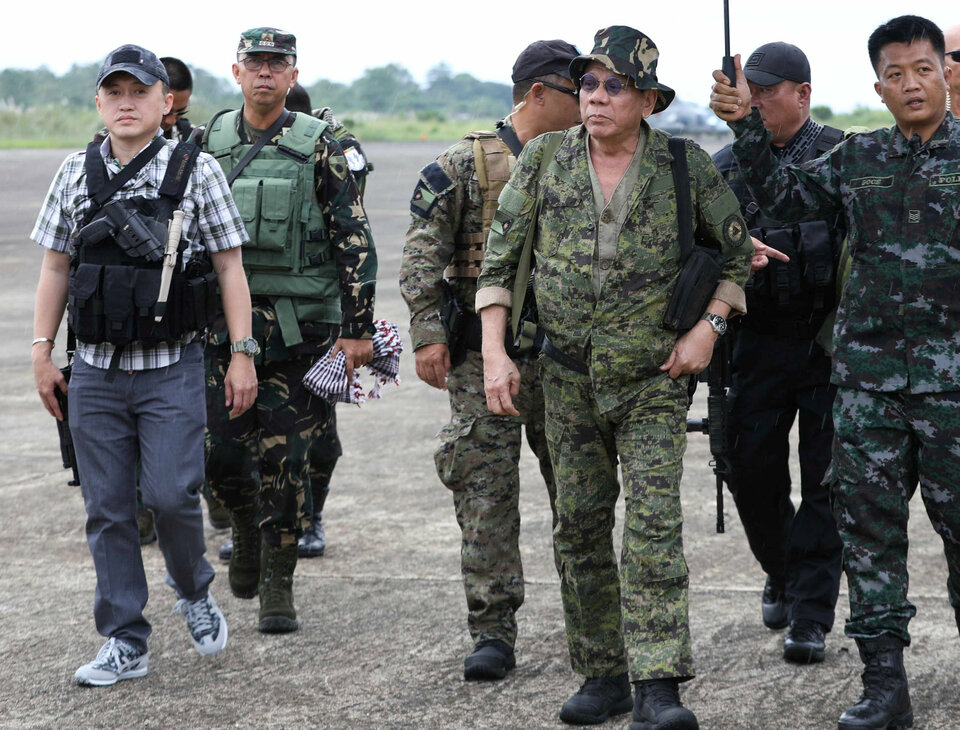 Philippine President Rodrigo Duterte (C) arrives at the military camp in Marawi city, southern Philippines on July 20, 2017. (Reuters Photo)