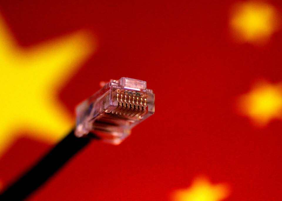 A Chinese telecoms carrier said it had begun closing virtual private networks (VPNs) and other tools that can bypass the so-called Great Firewall, which state authorities use to filter and block traffic between Chinese and overseas servers.  (Reuters Photo/Thomas White)