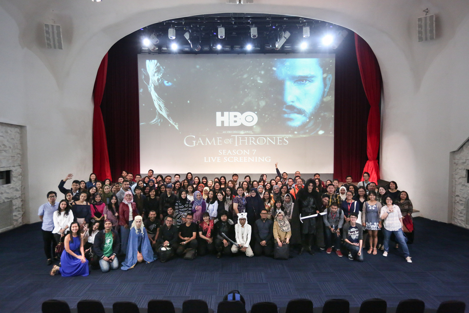 Indonesian fans of the popular television series 'Game of Thrones' flocked to a live screening of the seventh season's pilot episode hosted by HBO Asia at The Ice Palace in Lotte Shopping Avenue in Karet Kuningan, South Jakarta, on Monday (17/07). (Photo courtesy of HBO Asia)