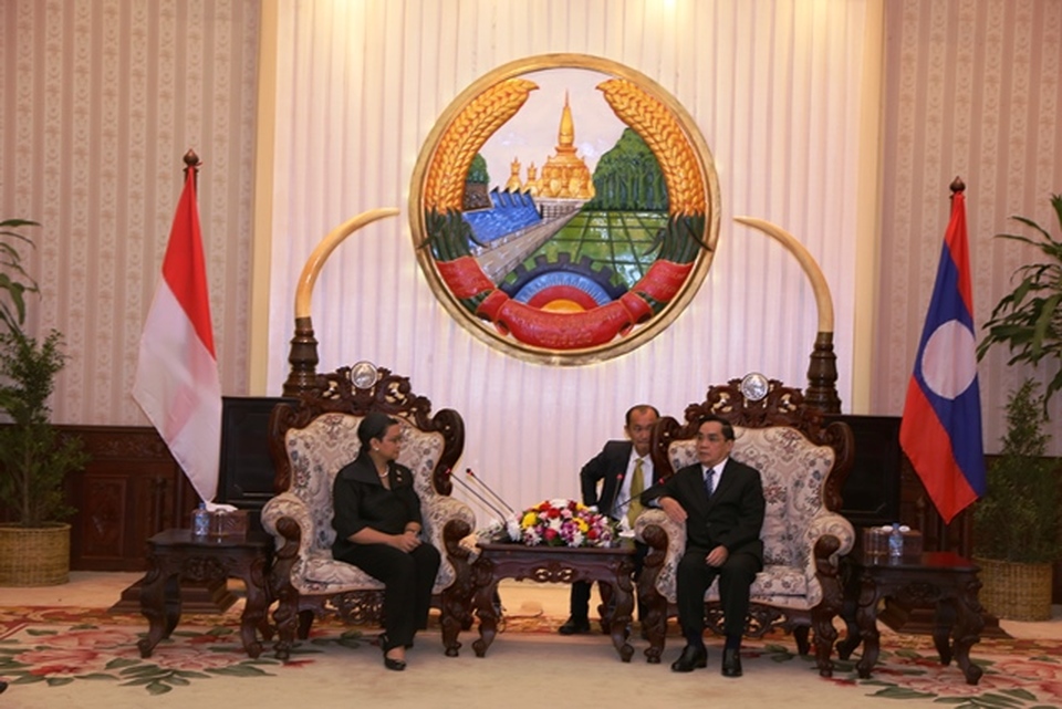 Foreign Minister Retno Marsudi and former Laotian Foreign Minister Thoungloun Sisoulith during a bilateral meeting in Vientiane on January 2016. (Photo courtesy of Indonesian Ministry of Foreign Affairs)