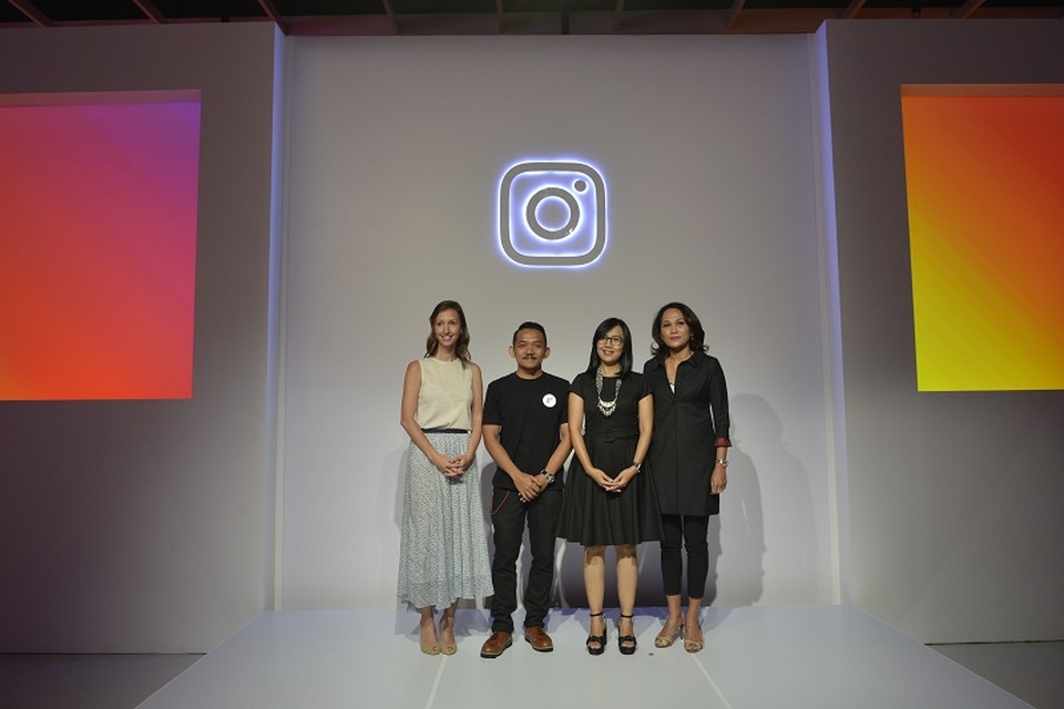 Indonesia's Facebook country director Sri Widowati, right, poses during a discussion in Jakarta on Wednesday (26/07). (Photo courtesy of Weber Shandwick)