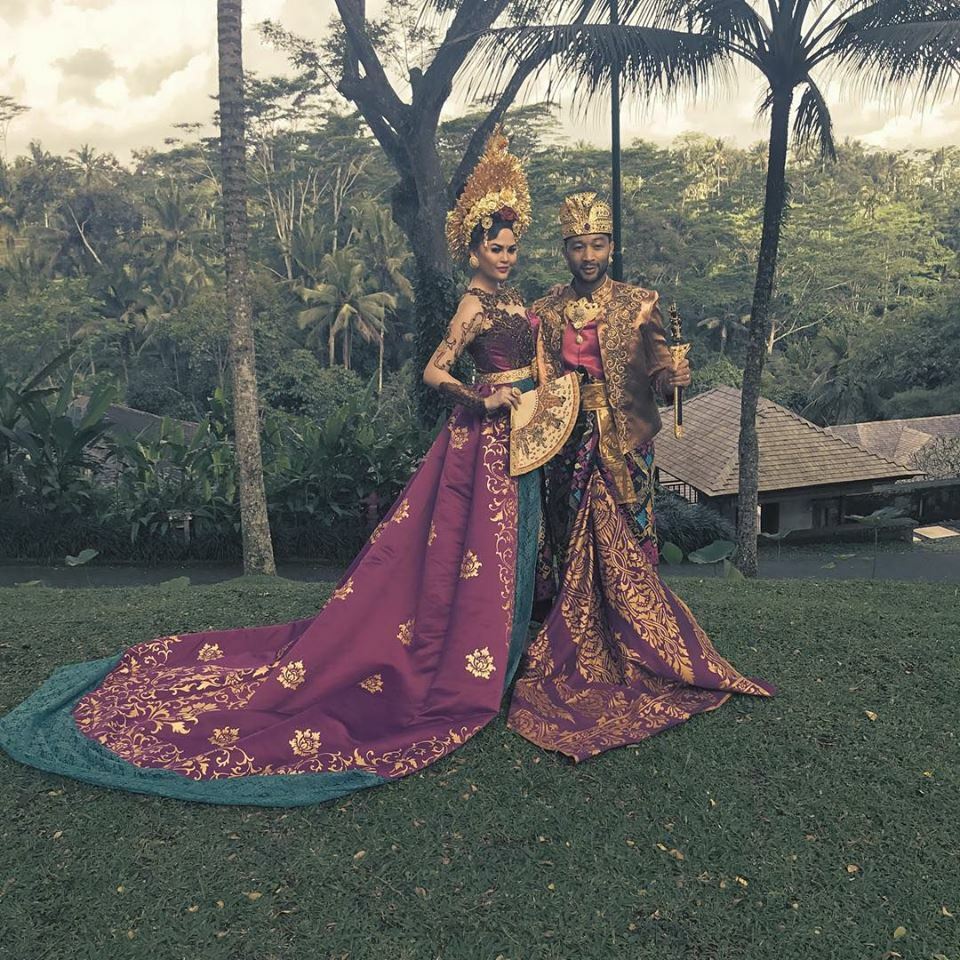 John Legend and Chrissy Teigen pose in traditional Balinese costumes. (Photo courtesy of the Ministry of Tourism)