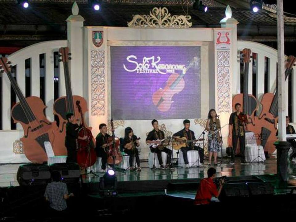 Solo Keroncong Festival 2017, set to take place at Vastenburg Fort in Solo, Central Java, on July 21-22, will combine the traditional art form with the latest musical trends and feature dozens of local, national and international artists. (Photo courtesy of the Tourism Ministry)
