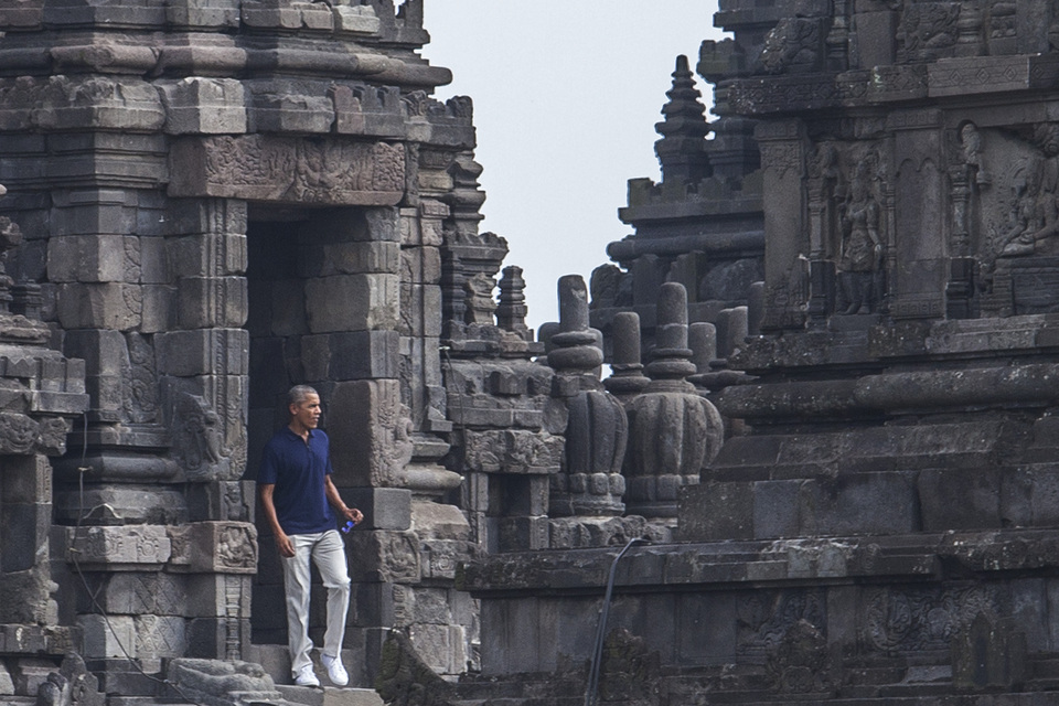Most visitors to Yogyakarta want to see the places that attracted former US President Barack Obama during his recent trip to Indonesia. (Antara Photo/Fitri Atmoko)
