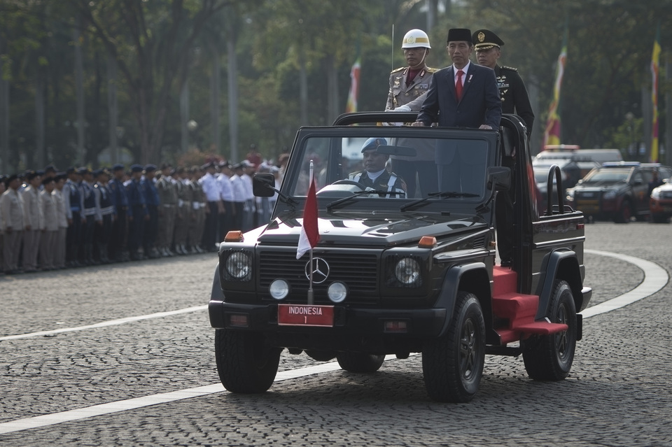 President Joko 'Jokowi' Widodo has ordered the National Police to strengthen its focus on combating terrorism, the narcotics trade and weapon smuggling schemes in the country. (Antara Photo/Rosa Panggabean)