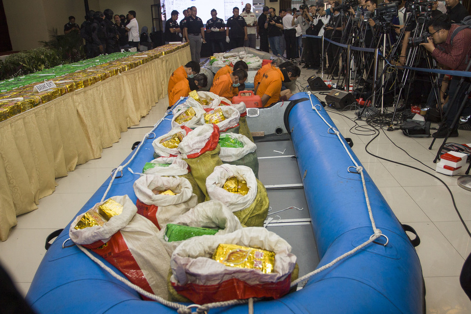 Indonesia is probably only stopping a fraction of what could be hundreds of tons of methamphetamine flooding in from countries such as China, even after a record seizure this month, its anti-narcotics czar said. (Antara Photo/Galih Pradipta)