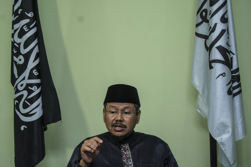Hizbut Tahrir Indonesia (HTI) representative Muhammad Ismail Yusanto has filed suit in the Jakarta State Administrative Court on Oct. 13, seeking to overturn a ministerial decree that disbands the group. (Antara Photo/Aprilio Akbar)