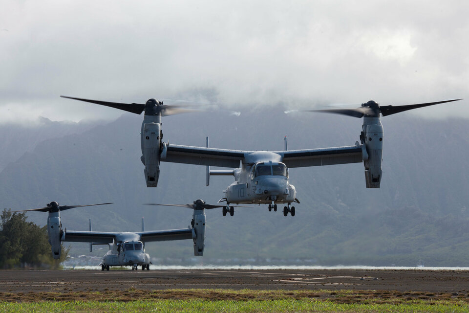 U.S. MV-22 Osprey aircrafts with Marine Medium Tiltrotor Squadron 268, lift off from Marine Corps Air Station Kaneohe Bay in Hawaii, USon July 25, 2017. Picture taken on July 25, 2017. (Reuters Photo/US Marine)
