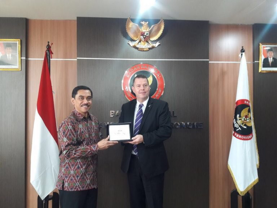 National Counterterrorism Agency (BNPT) chief Comr. Gen. Suhardi Alius and New Zealand's assistant commissioner for international and national security, Michael Pannet, meet in Jakarta on Wednesday (02/08). (Photo courtesy of BNPT)
