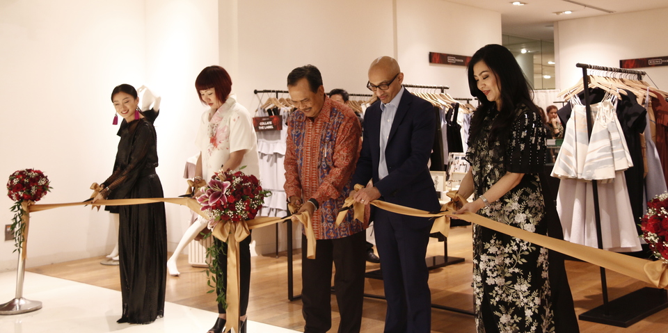 The Indonesian Embassy in Singapore, in collaboration with Digital Fashion Week, Singapore's Textile and Fashion Federation and Galeries Lafayette Jakarta, have unveiled the 'RISING FASHION' project to promote designers from both countries. (Photo courtesy of Galeries Lafayette Jakarta)