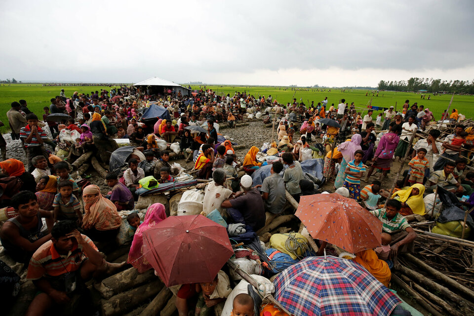 Al Qaeda militants have called for support for Myanmar's Rohingya Muslims, who are facing a security crackdown that has sent about 400,000 of them fleeing to Bangladesh, warning that Myanmar would face 'punishment' for its 'crimes.' (Reuters Photo/Mohammad Ponir Hossain)