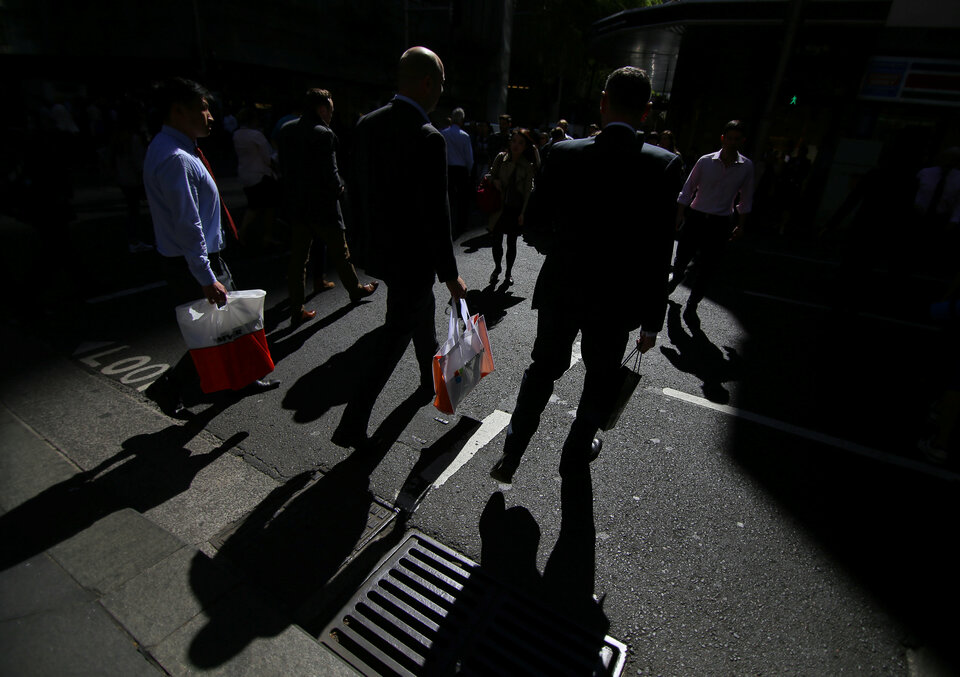 Australia's economy rebounded last quarter as consumers and government spent freely after a weather-beaten start to the year, while a long downturn in mining investment finally loosened its deadening grip on growth. (Reuters Photo/Steven Saphore)