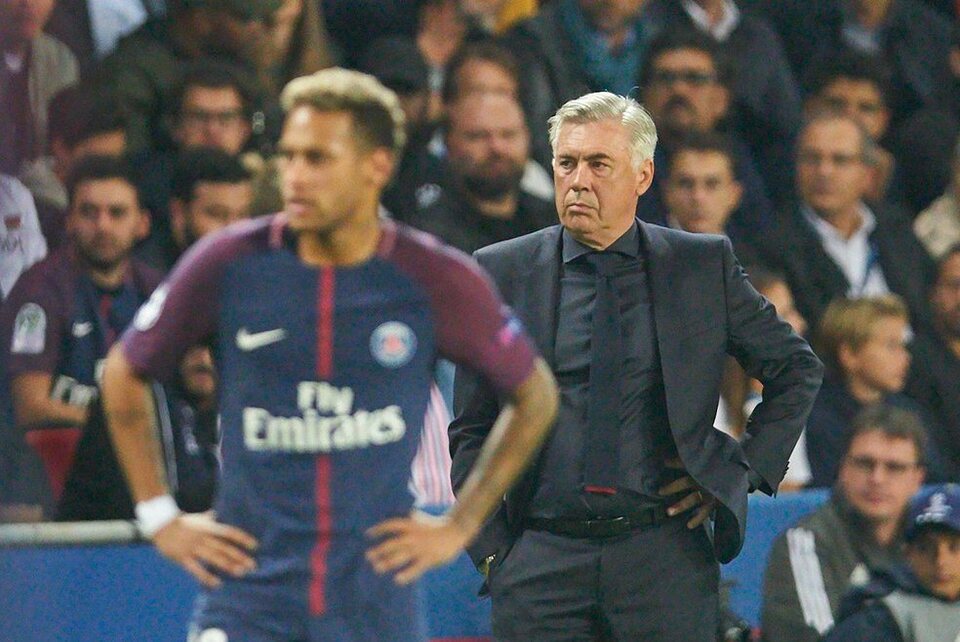 Carlo Ancelotti, right, is reportedly sacked after the match against Paris Saint-Germain in the Champions League. (Photo courtesy of Twitter/Bayern Munchen)