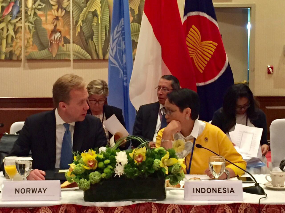 Norway’s Foreign Minister Børge Brende, left, met with his Indonesian counterpart Retno Marsudi in New York on Monday (18/9) to discuss peacebuilding efforts through the so-called South-South and triangular partnership. (Photo courtesy of the Foreign Affairs Ministry)