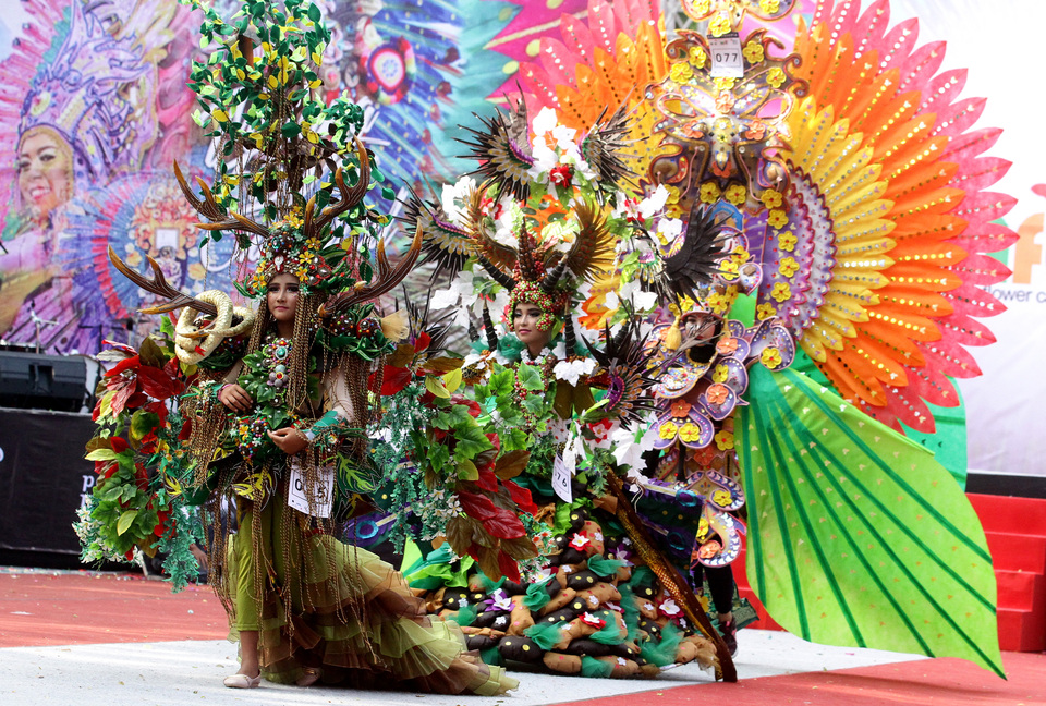 Malang Flower Carnival was chosen by the Ministry of Tourism to represent Indonesia at IFTM Top Resa Paris, an international tourism and cultural event held in Paris on Sept. 25. (Antara Photo/Ari Bowo Sucipto)