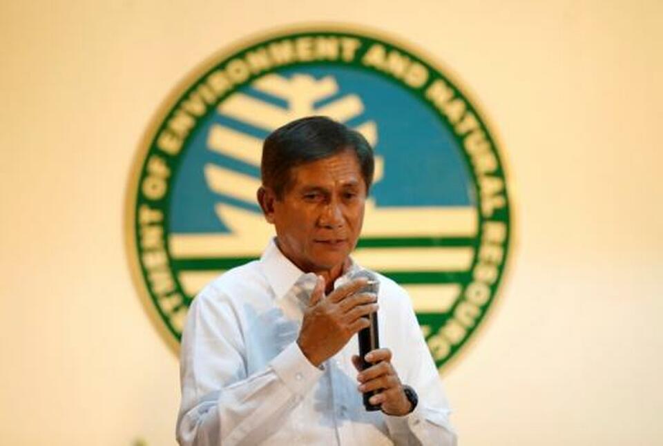 Newly appointed Environment Minister Roy Cimatu speaks during a turn over ceremony at the Department of Environment in Quezon City Metro Manila in the Philippines May 10, 2017.  (Reuters Photo/Erik De Castro)